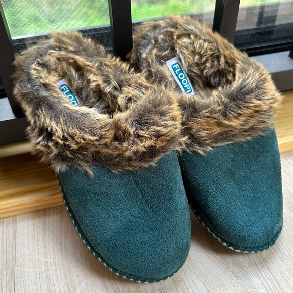 Floopi Teal Slippers with Fur ~ Medium Sizes 7-8 - Picture 8 of 9